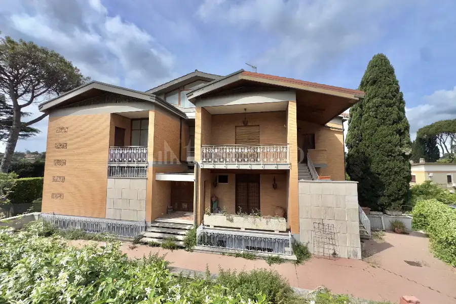 Villa in vendita di 800 mq a €1.069.000 (rif. 56/2024)