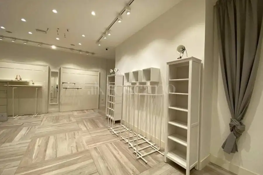 Negozio in vendita di 140 mq a €325.000 (rif. 70/2025)