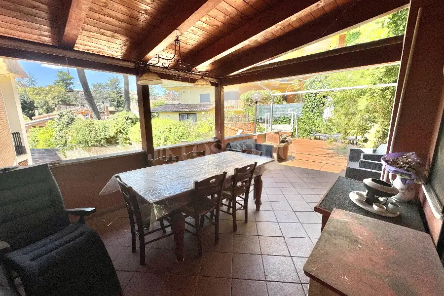 Villa Plurifamiliare in vendita di 300 mq a €649.000 (rif. 18/2026)