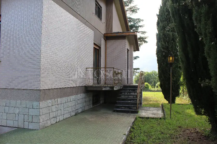 Villa in vendita di 300 mq a €220.000 (rif. 10/2025)