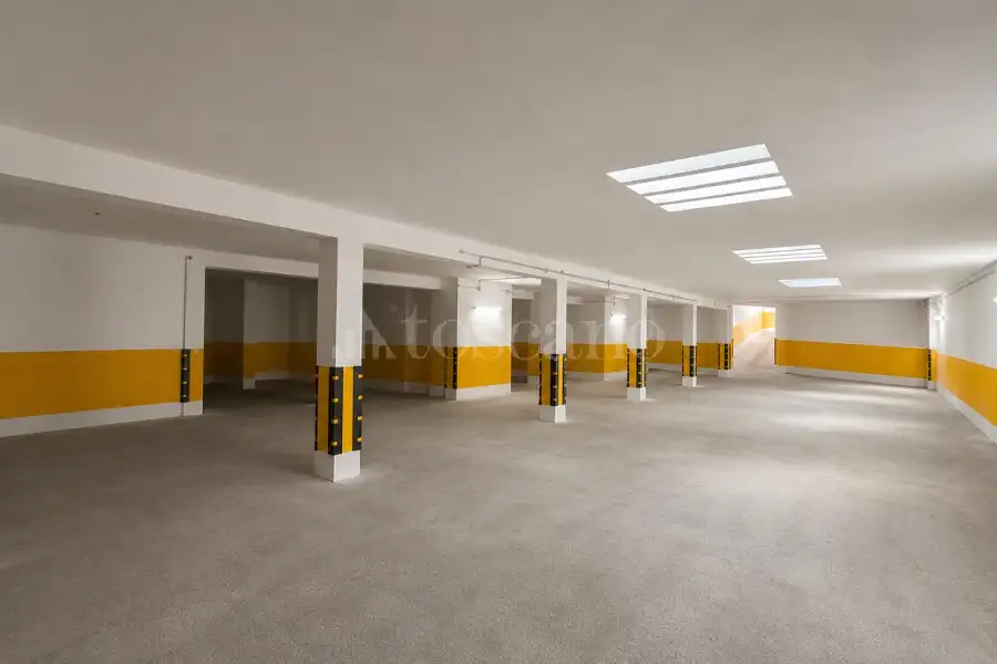 Box in vendita di 550 mq a €300.000 (rif. 16/2026)