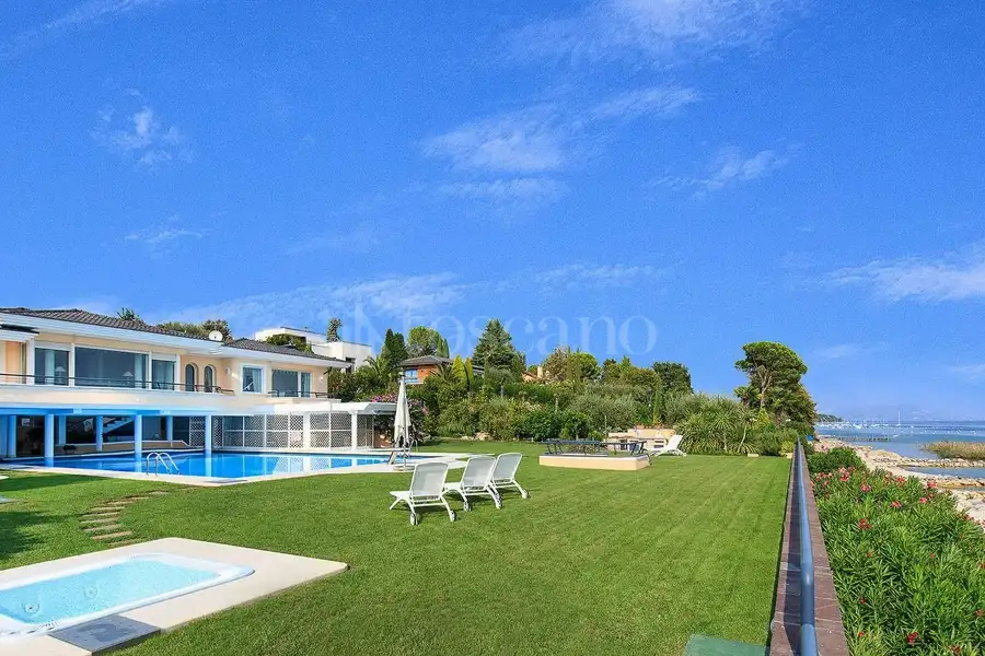 Villa in vendita di 1.300 mq trattativa riservata (rif. 38/2024)