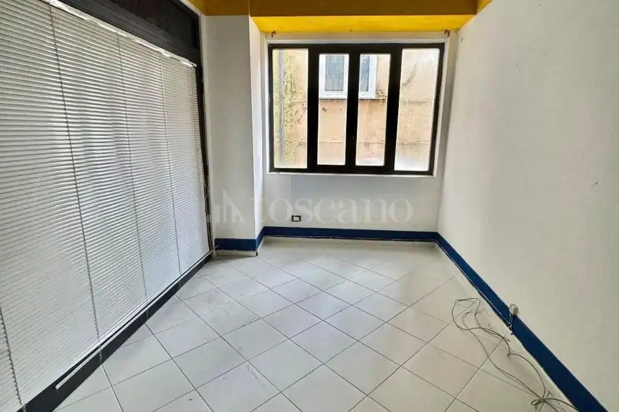 Ufficio in affitto di 300 mq a €1.000 (rif. 23/2026)