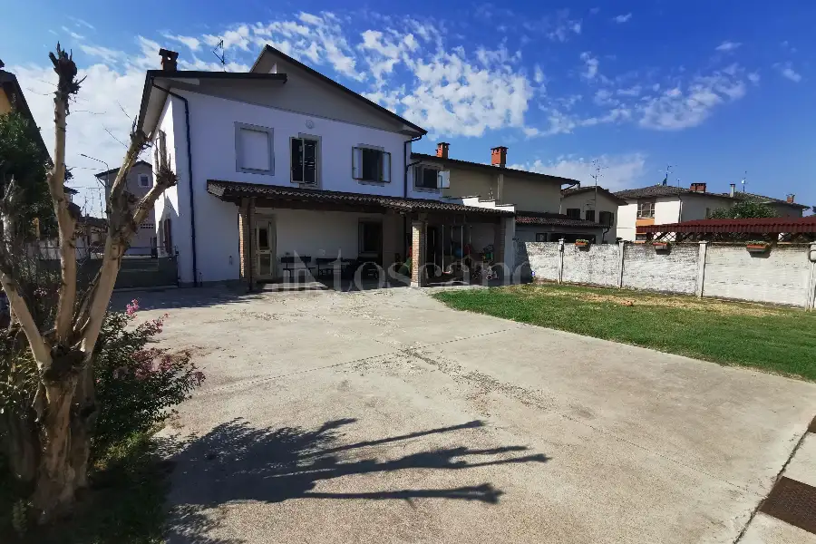 Casa Indipendente in vendita di 260 mq a €175.000 (rif. 6/2026)