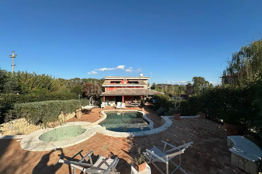 Villa in vendita di 355 mq a €729.000 (rif. 43/2025)