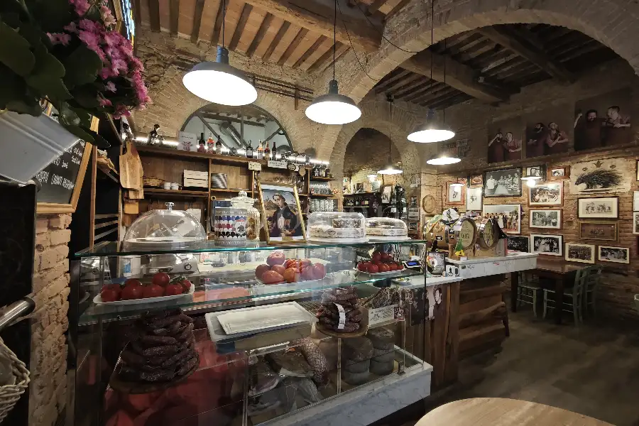Attività Commerciale in vendita di 130 mq a €300.000 (rif. 18/2026)