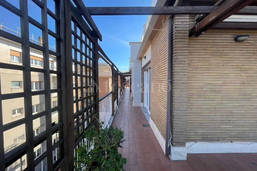 Attico in vendita di 230 mq a €1.400.000 (rif. 1/2026)
