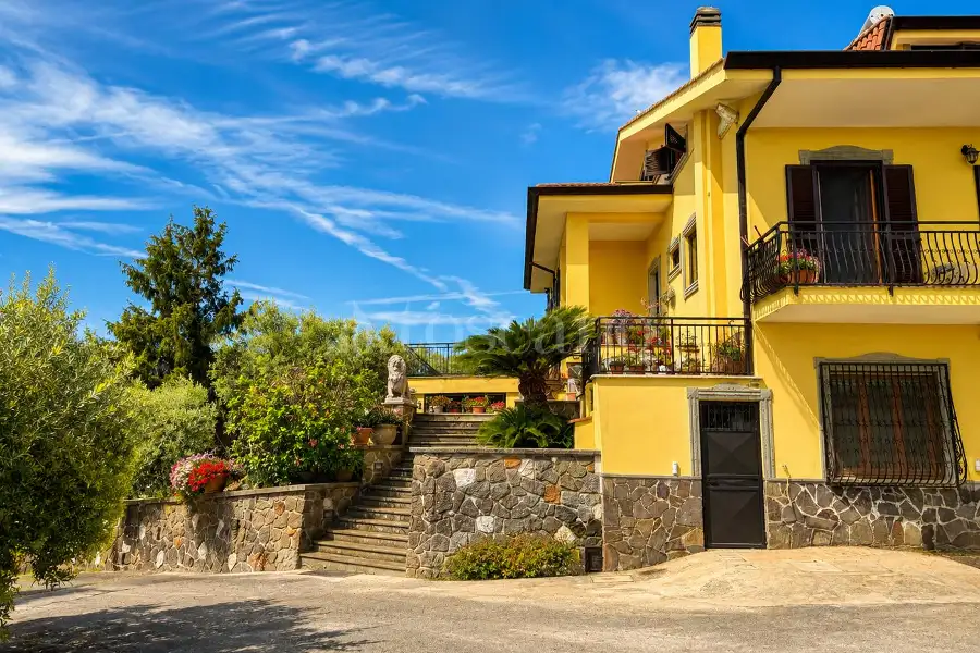 Villa in vendita di 920 mq a €899.000 (rif. 48/2026)