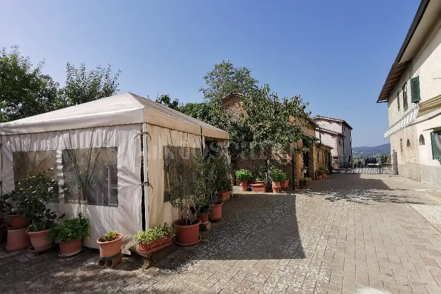 Casa in vendita di 280 mq a €380.000 (rif. 24/2021)