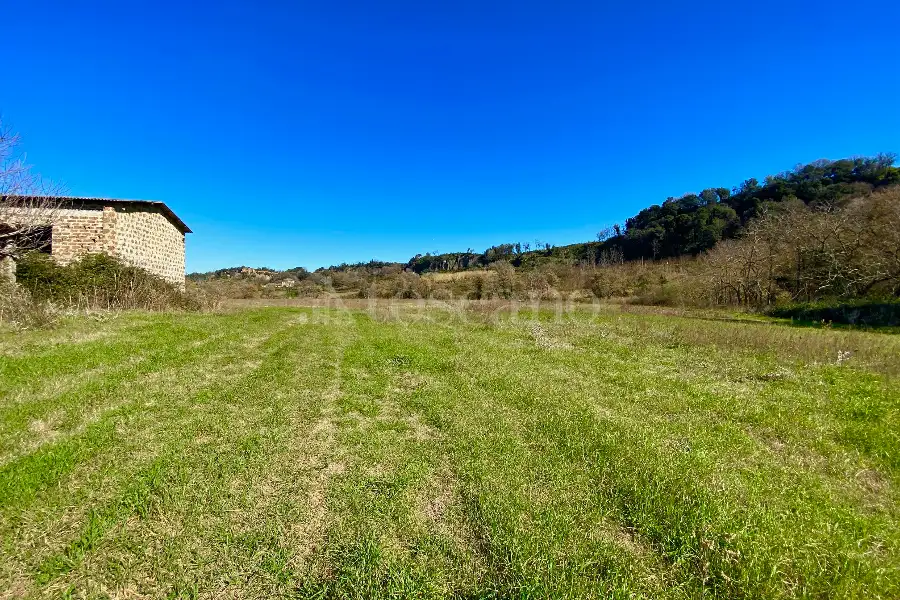 Casale in vendita di 1.300 mq a €399.000 (rif. 18/2026)