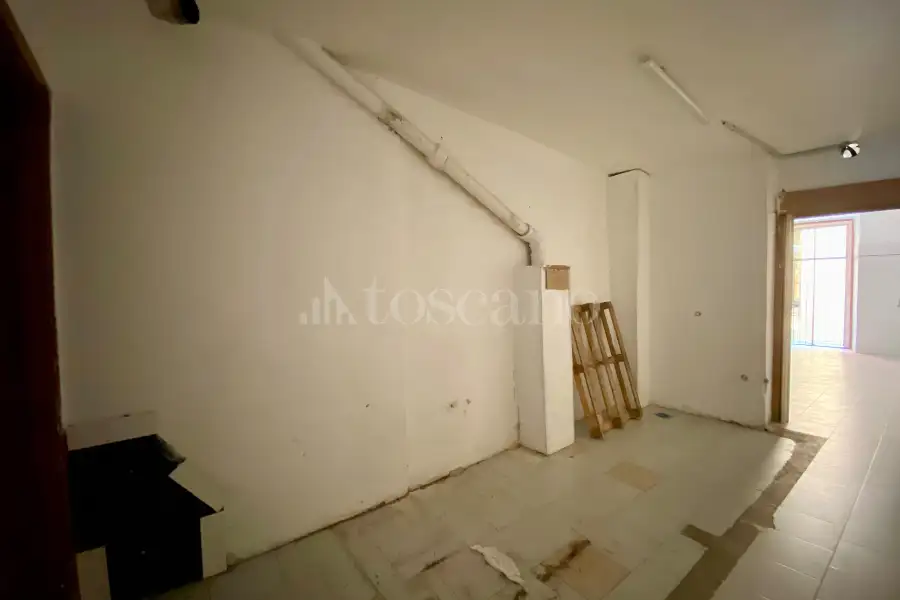 Negozio in vendita di 93 mq a €110.000 (rif. 28/2026)