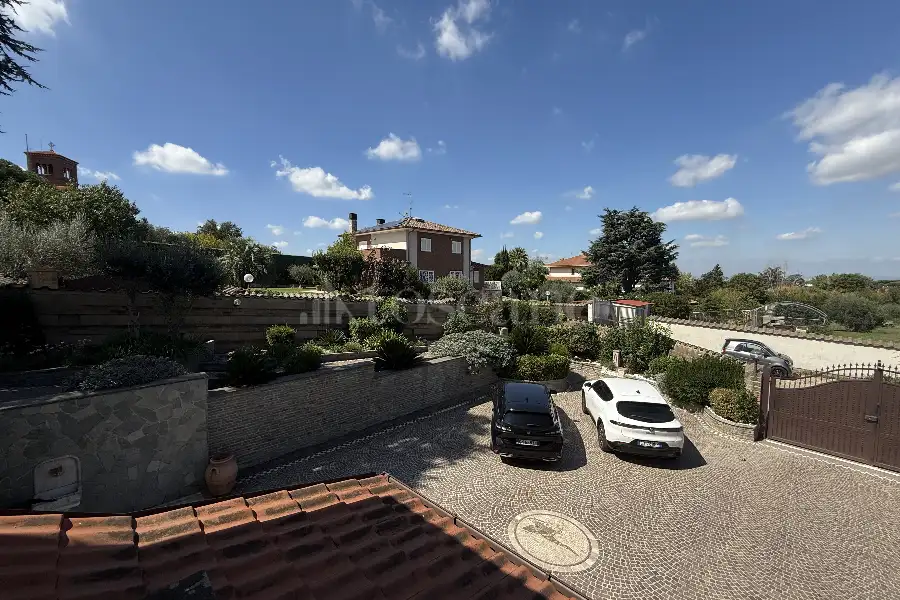 Villa Bifamiliare in vendita di 200 mq a €499.000 (rif. 10/2025)