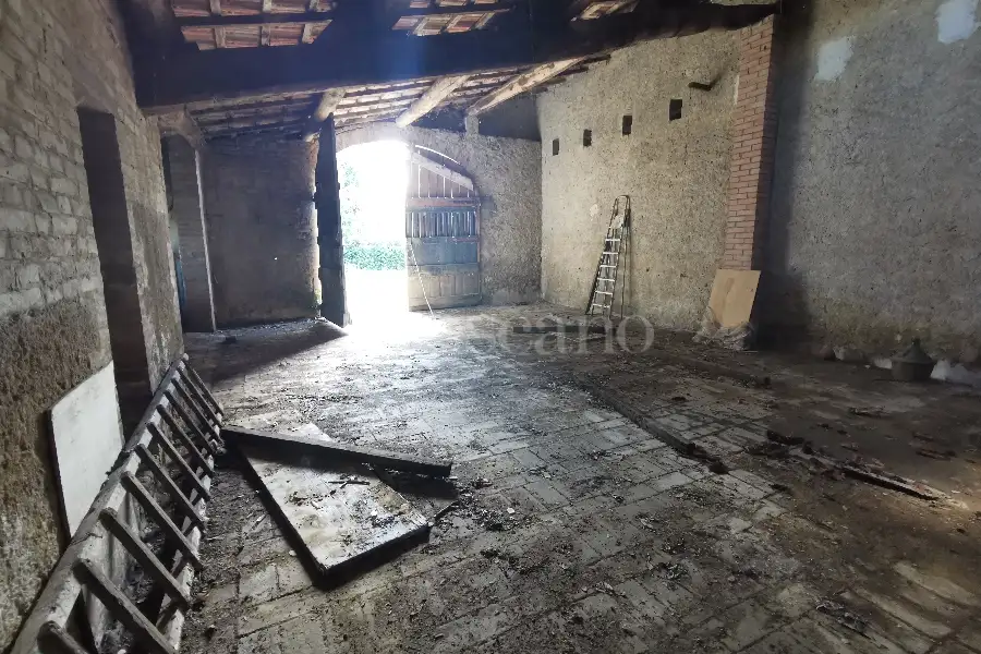 Casale in vendita di 900 mq a €850.000 (rif. 53/2022)
