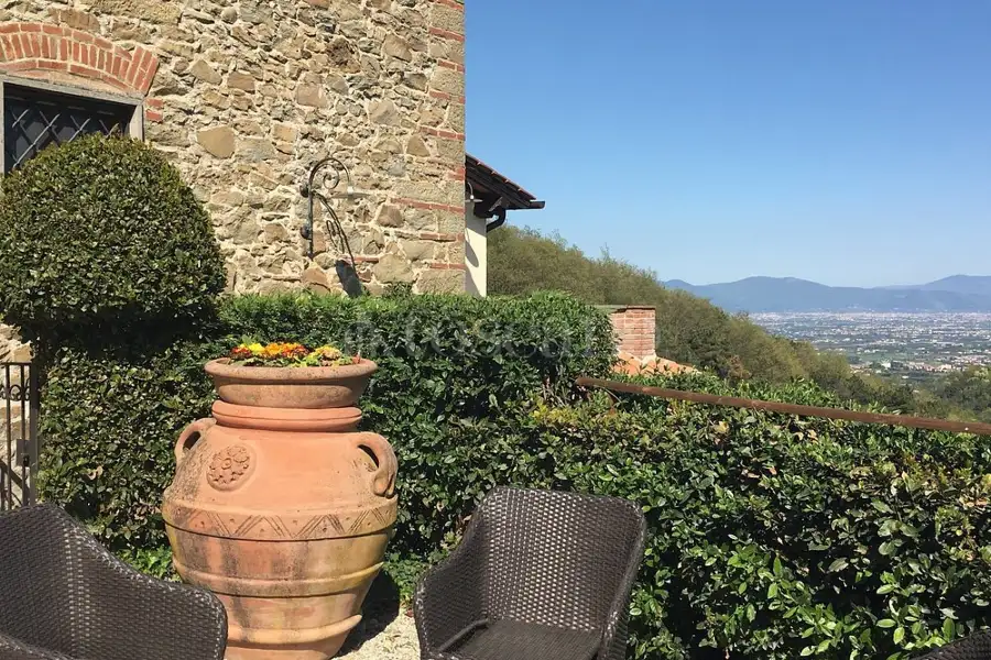 Casale in vendita di 880 mq a €1.080.000 (rif. 22/2025)