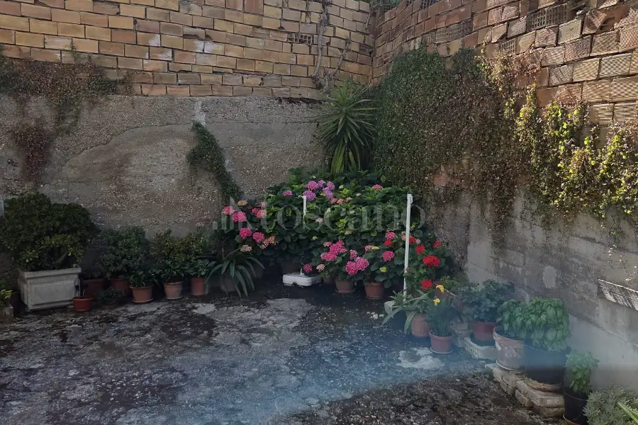 Casale in vendita di 300 mq a €200.000 (rif. 21/2026)