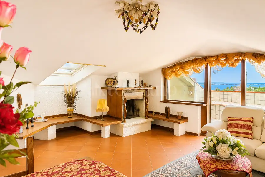 Casa in vendita di 240 mq a €440.000 (rif. 21/2026)