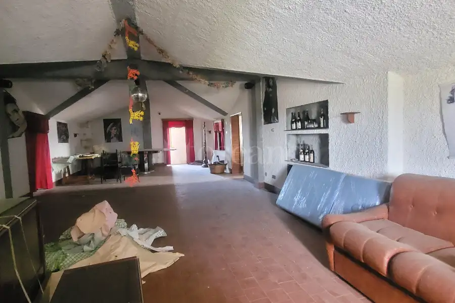 Casa Indipendente in vendita di 534 mq a €255.000 (rif. 1/2026)