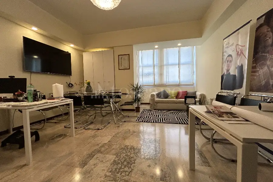 Ufficio in vendita di 200 mq a €459.000 (rif. 11/2026)