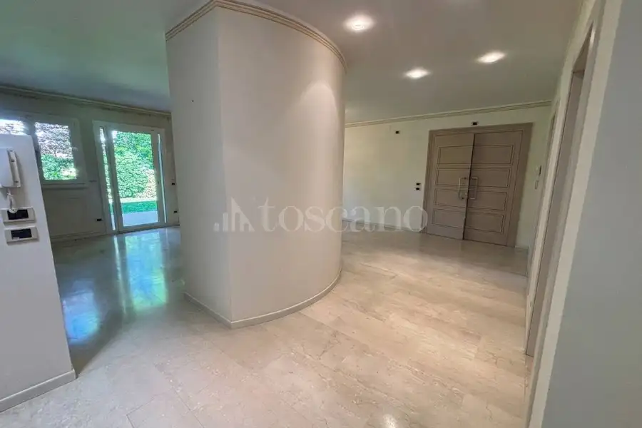 Villa Bifamiliare in vendita di 320 mq a €780.000 (rif. 65/2025)