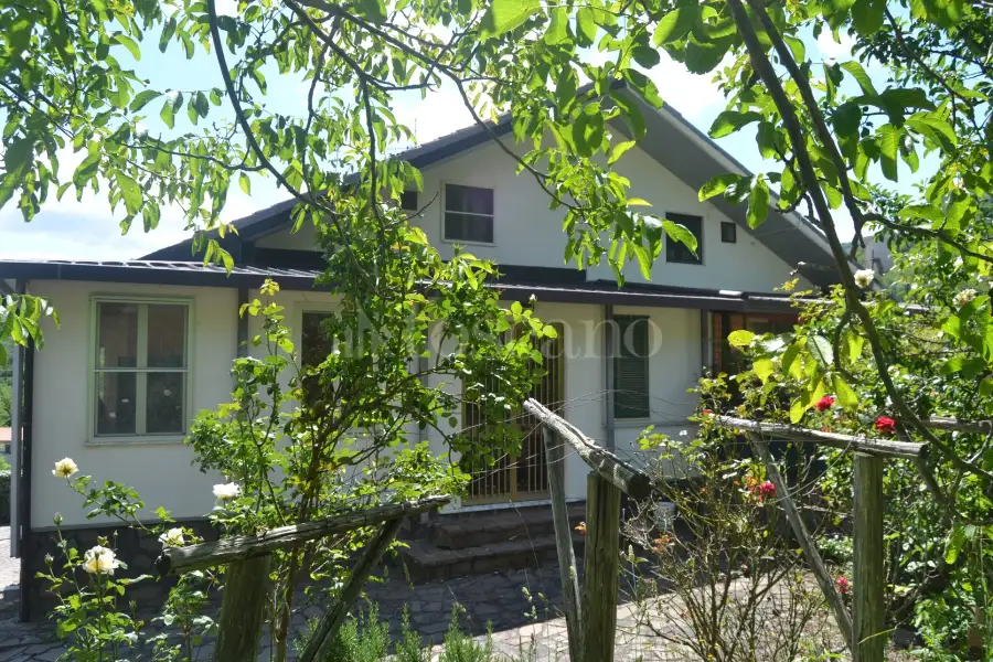 Villa Bifamiliare in vendita di 150 mq a €150.000 (rif. 14/2025)