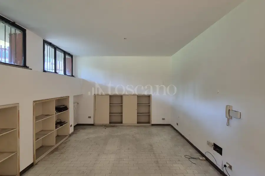Ufficio in vendita di 110 mq a €74.000 (rif. 49/2026)