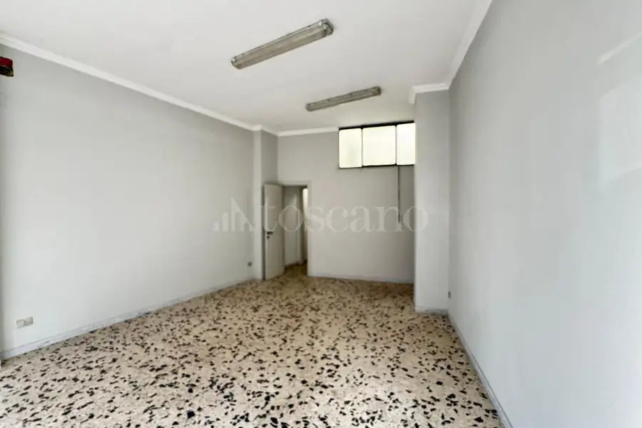 Negozio in affitto di 35 mq a €850 (rif. 17/2026)