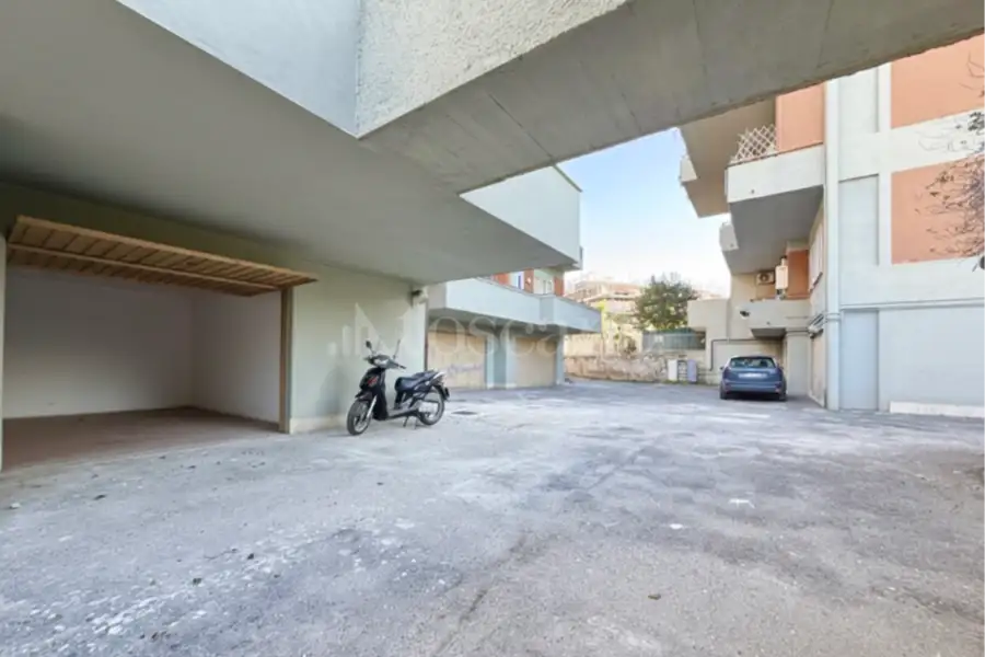 Box in vendita di 20 mq a €19.000 (rif. 6/2026)