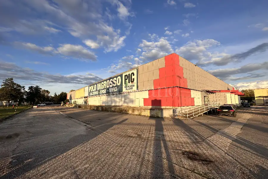 Negozio in vendita di 176 mq a €79.000 (rif. 31/2025)