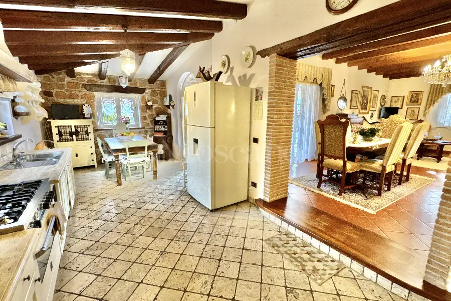 Villa in vendita di 300 mq a €445.000 (rif. 11/2025)