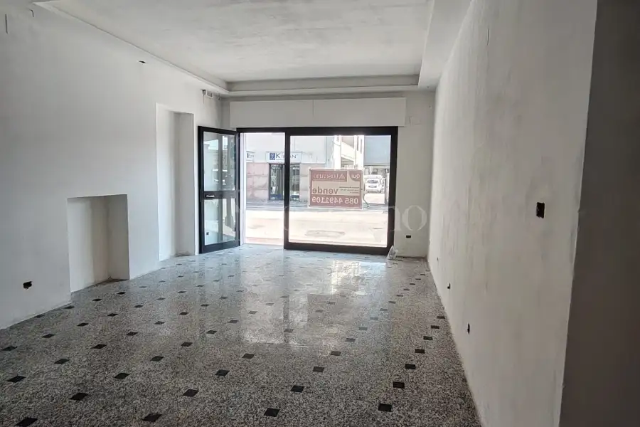 Negozio in vendita di 50 mq a €98.500 (rif. 15/2026)