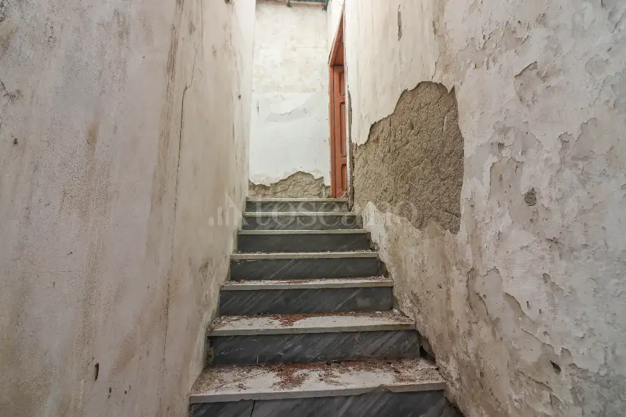 Casa Indipendente in vendita di 600 mq a €350.000 (rif. 27/2024)