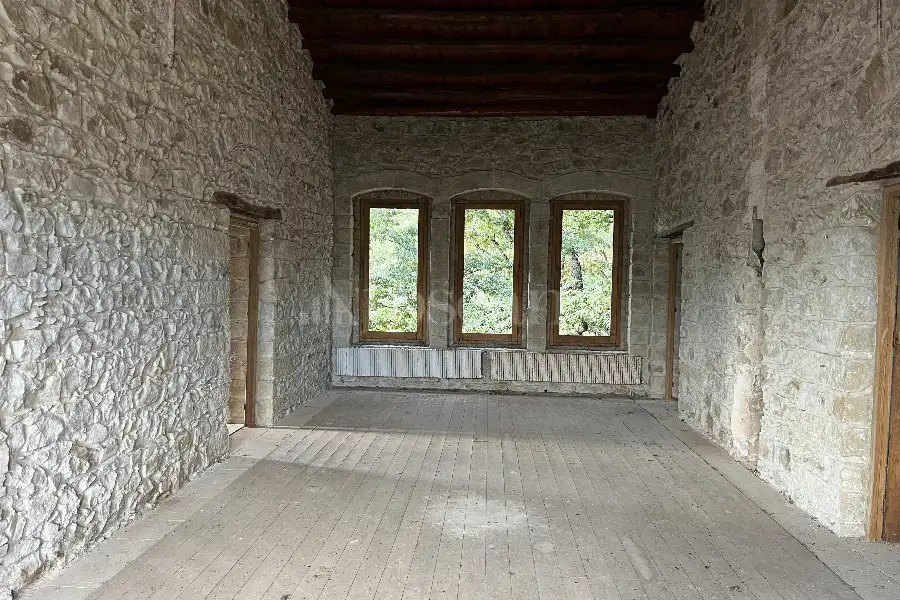 Casale in vendita di 860 mq trattativa riservata (rif. 258/2025)