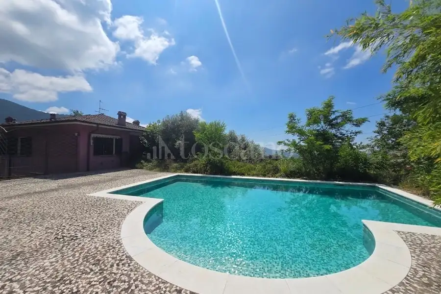 Villa in vendita di 200 mq a €780.000 (rif. 38/2026)