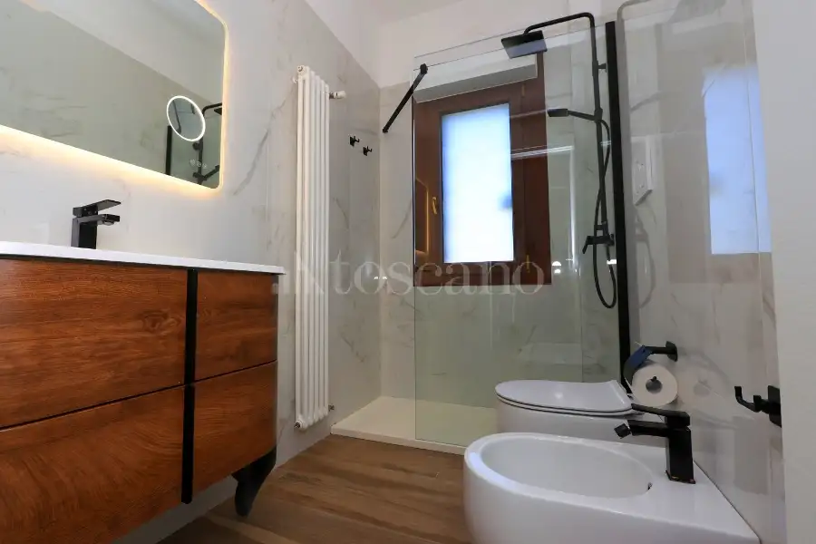 Villa Plurifamiliare in vendita di 210 mq a €675.000 (rif. 62/2026)