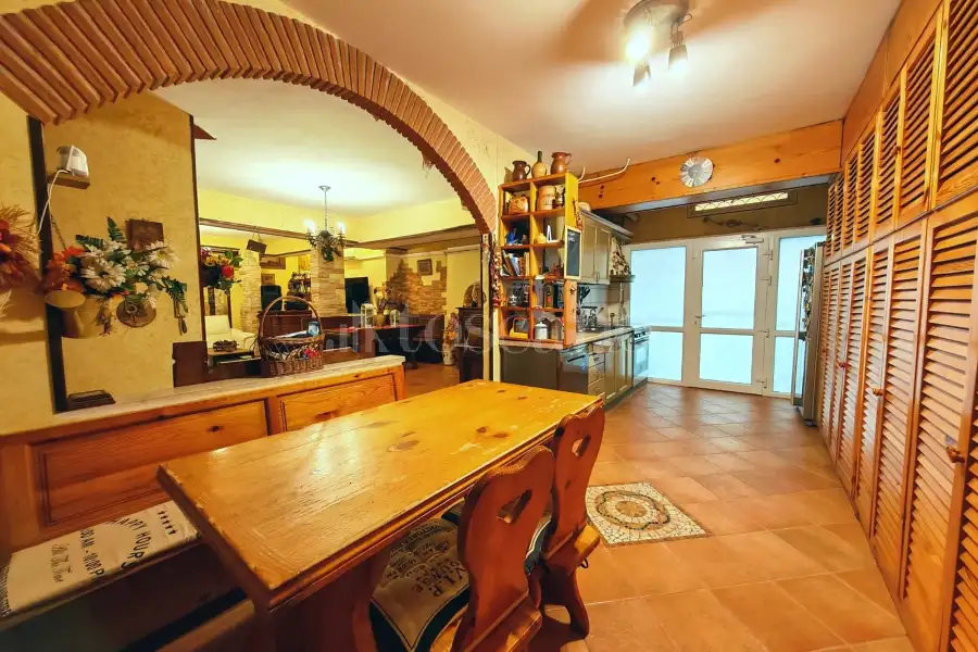 Villa Plurifamiliare in vendita di 260 mq a €489.000 (rif. 59/2026)