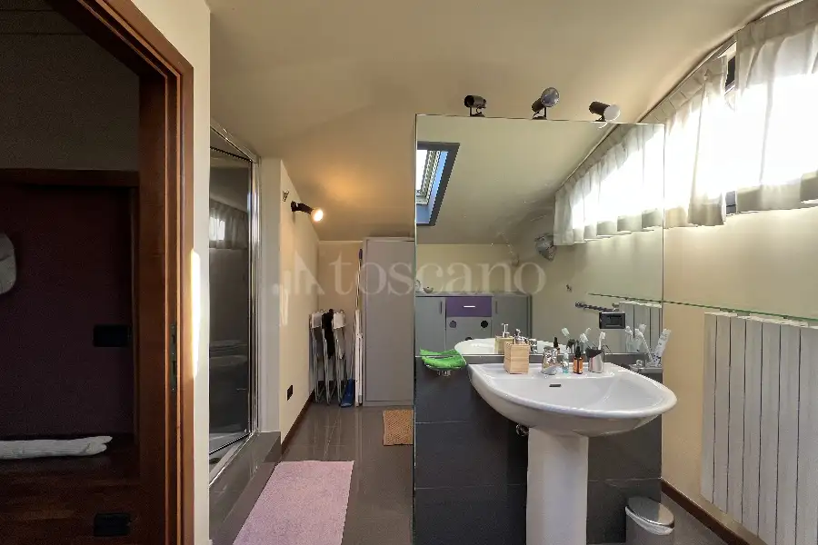 Villa Bifamiliare in vendita di 315 mq a €1.200.000 (rif. 7/2026)