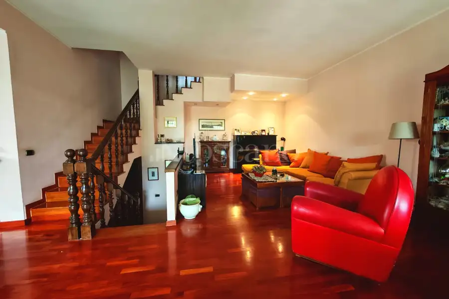Villa Plurifamiliare in vendita di 250 mq a €699.000 (rif. 36/2025)
