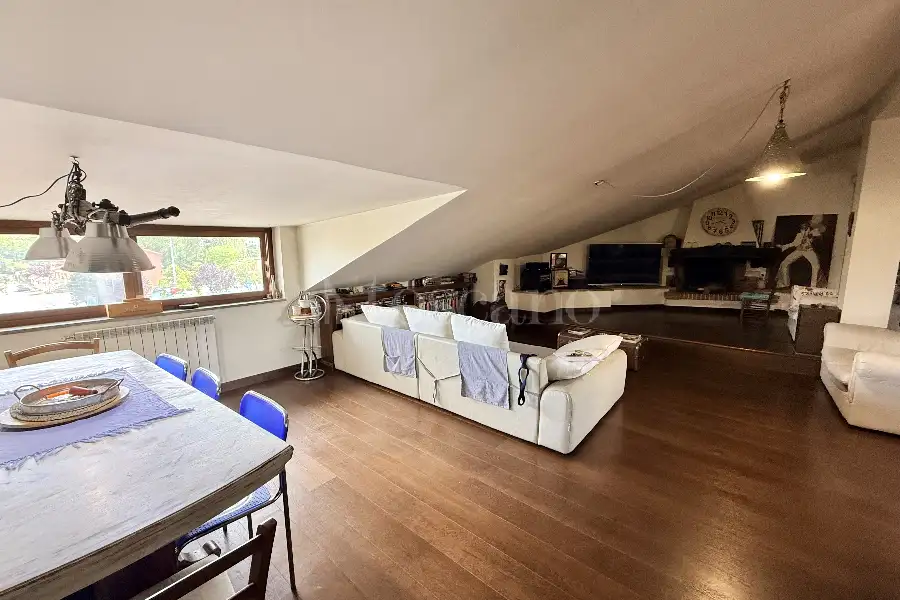 Attico in vendita di 230 mq a €189.000 (rif. 54/2026)