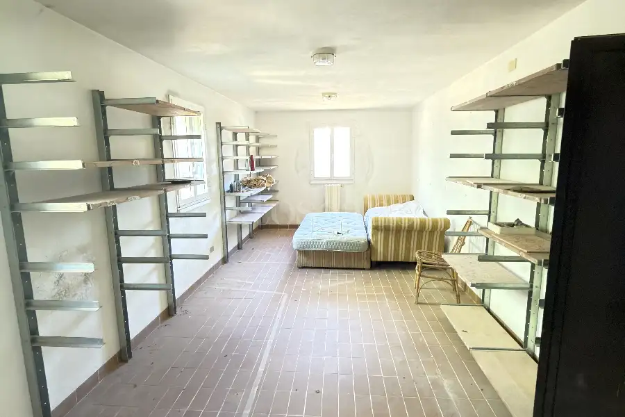 Laboratorio in vendita di 400 mq a €1.985.000 (rif. 12/2026)