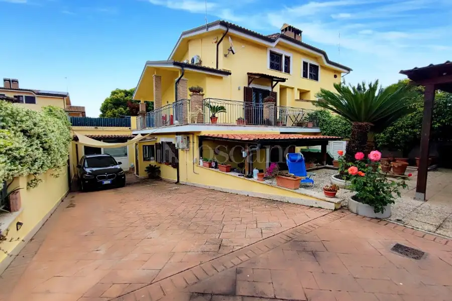 Villa Bifamiliare in vendita di 180 mq a €349.000 (rif. 42/2026)