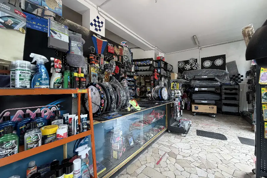 Negozio in vendita di 90 mq a €249.000 (rif. 35/2026)