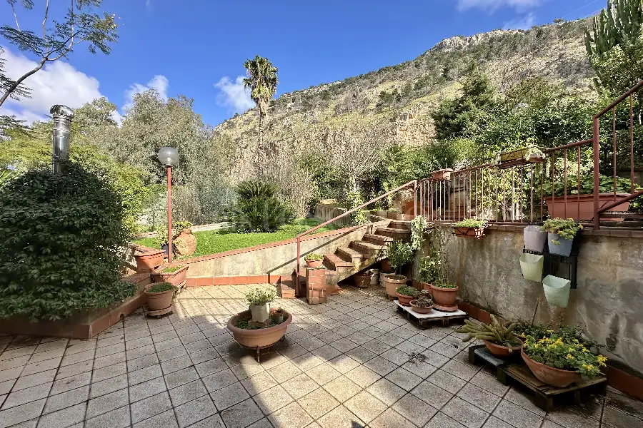 Villa in vendita di 565 mq a €995.000 (rif. 3/2026)