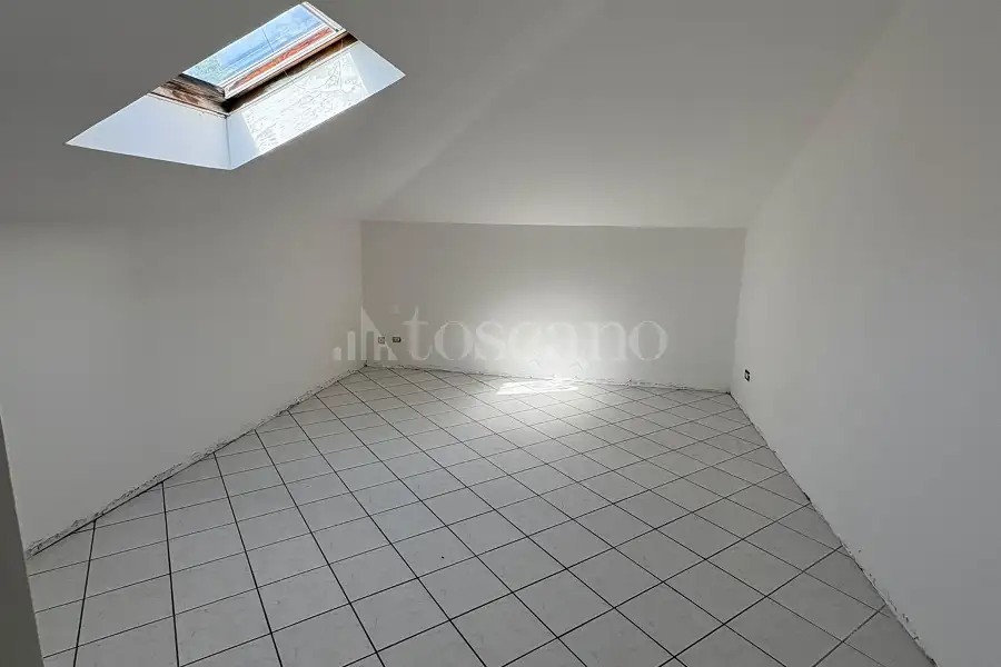 Stabile Uso Ufficio in vendita di 310 mq a €350.000 (rif. 80/2026)