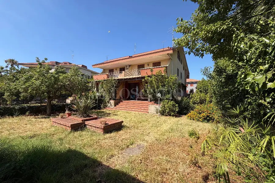 Villa in vendita di 330 mq a €498.000 (rif. 120/2026)