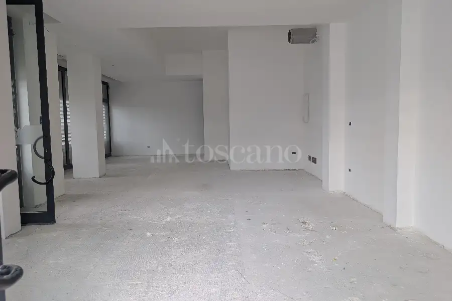 Negozio in affitto di 110 mq a €3.400 (rif. 11/2026)