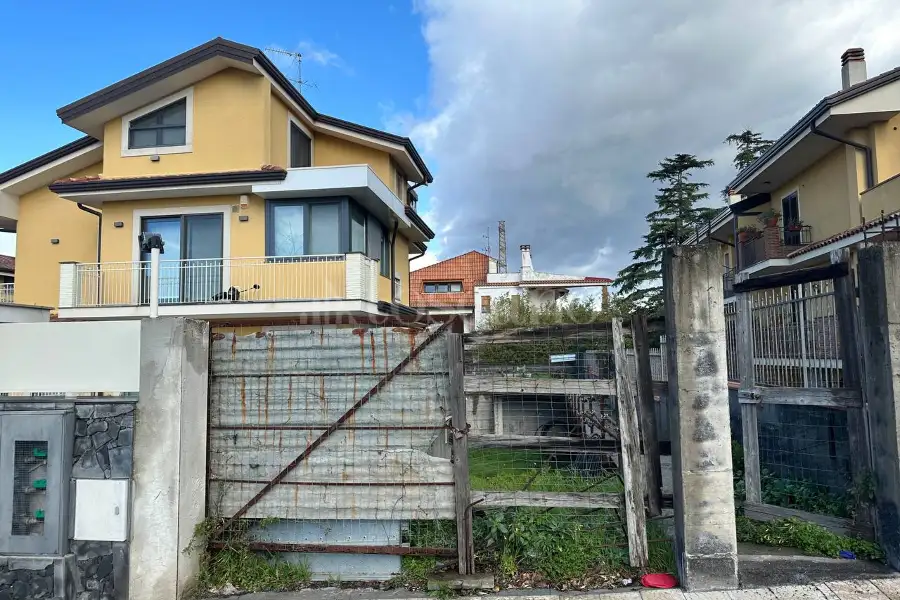Villa in vendita di 300 mq a €115.000 (rif. 8/2026)