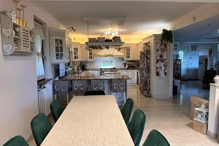Villa in vendita di 650 mq a €998.000 (rif. 10/2024)