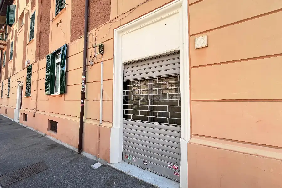 Negozio in affitto di 15 mq a €600 (rif. 23/2026)