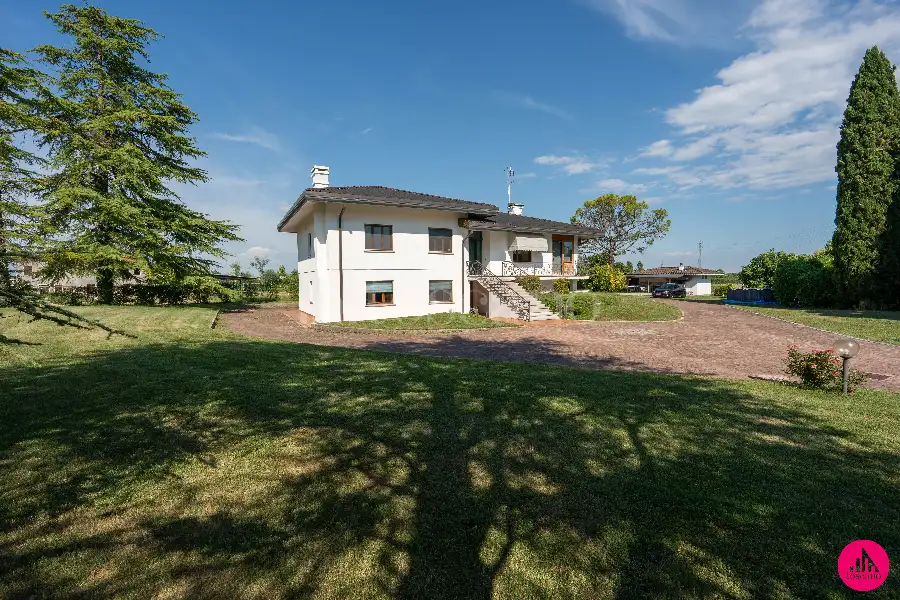 Villa in vendita di 303 mq a €499.000 (rif. 124/2026)