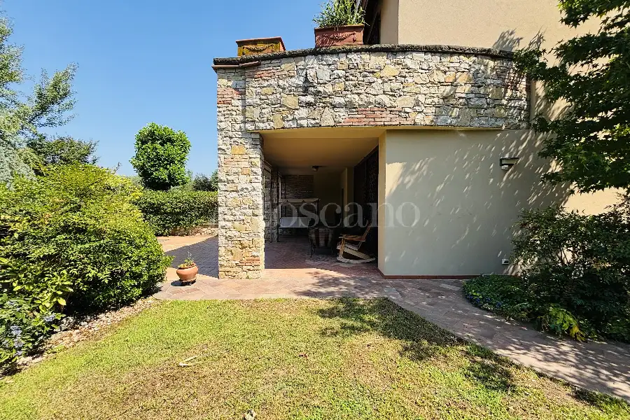 Villa in vendita di 385 mq a €880.000 (rif. 39/2026)
